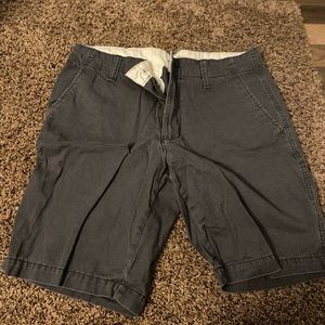 Mens Old Navy lived in straight shorts. Size 32